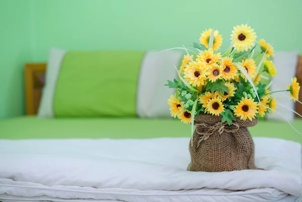 Maceta decorada en dormitorio —  Fotos de Stock