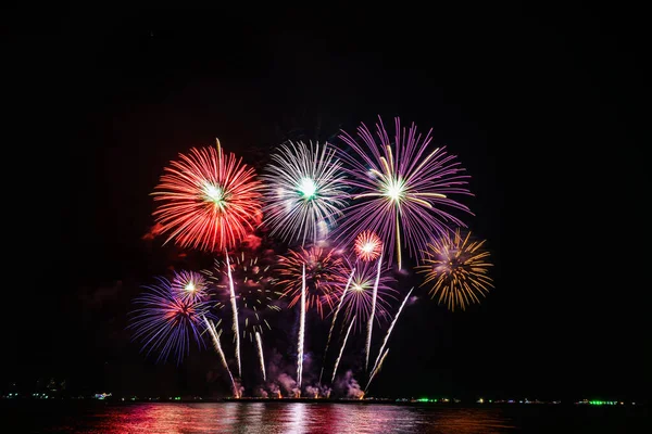 Coloridos Fuegos Artificiales Varios Colores Por Noche Con Concepto Celebración — Foto de Stock