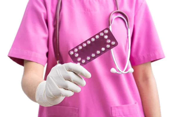 避妊薬を持つ女性医師 安全なセックスのための手の避妊薬 薬剤師の概念 食事薬 抗生物質 — ストック写真