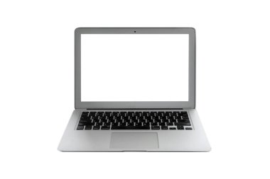 Boş ekranlı dizüstü bilgisayar beyaz arkaplanda izole edildi.