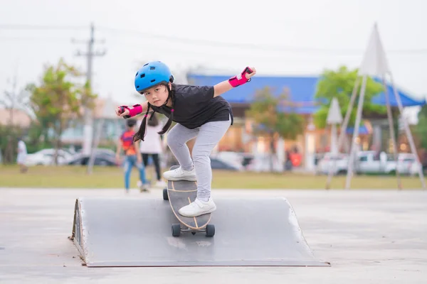 Child Kid Girl Playing Surfskate Skateboard Skating Rink Sports Park — Fotografia de Stock