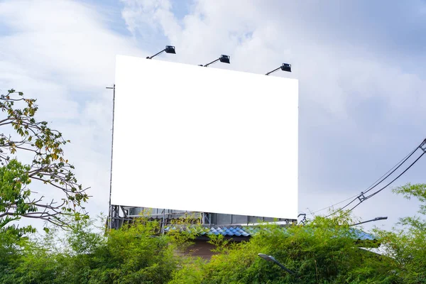 Große Weiße Plakatwand Bereit Für Neue Werbung — Stockfoto