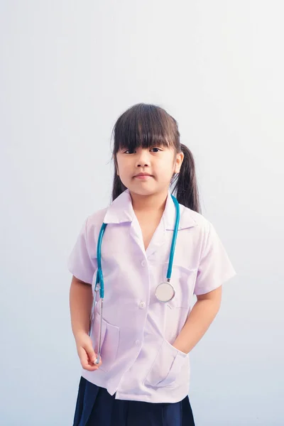 Chicas Lindas Felices Uniforme Médico Blanco Estetoscopio Actúan Como Médico —  Fotos de Stock