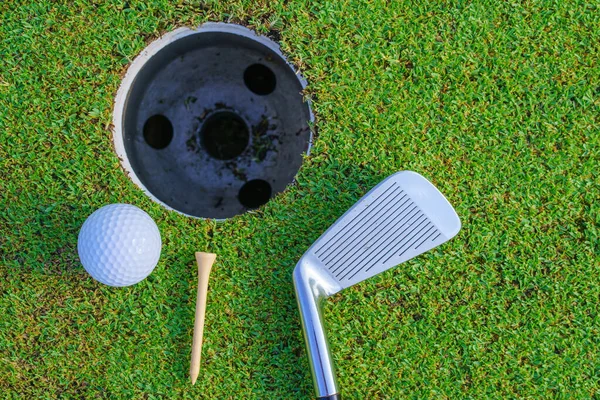 Golfbal Golfclub Prachtige Golfbaan Bij Thailand Golfuitrusting Rustend Groene Gras — Stockfoto
