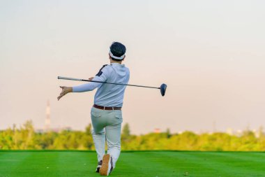 Golfers hit a golf ball is not good on the green Golf Course. failed attempt.