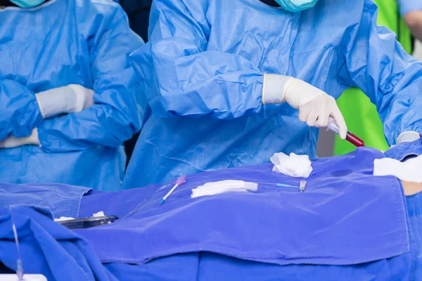 Surgeon Team Working Operating Room Stem Cells Operation Plasma Syringe — Stockfoto