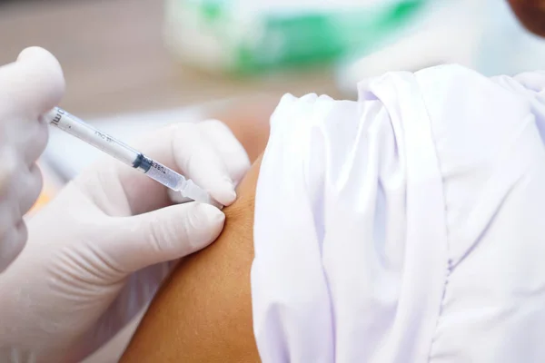 Nurse Holding Syringe Injection Giving Patient Vaccine Hospital Health Care — Stock Photo, Image