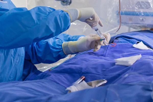 Surgeon Team Working Operating Room Stem Cells Operation Plasma Syringe — Stockfoto