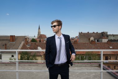 yeniyetme genç iş adamı arıyor