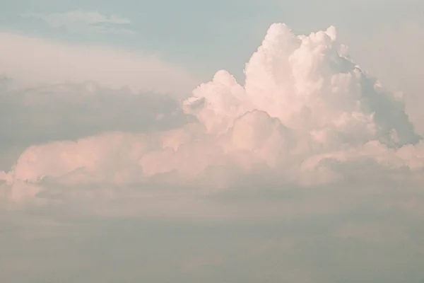 Piękne Białe Puszyste Chmury Niebo Tło Abstrakcyjne Sezon Pogoda — Zdjęcie stockowe