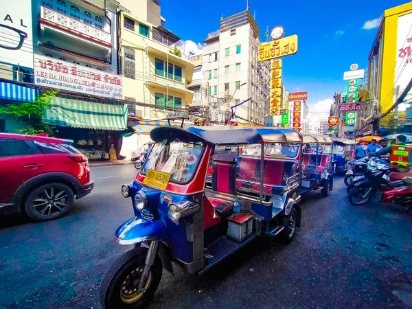 2020 Listopad Bangkok Tajlandia Tuk Tuk Stop Czeka Pasażera Mieście — Zdjęcie stockowe