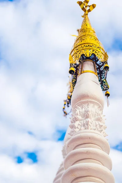 Starověké Tradiční Pagoda Bílé Ornament Vrcholu Zlatem Myanmaru — Stock fotografie