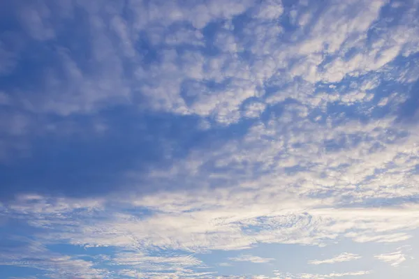 Mooie Witte Fluffys Wolken Lucht Achtergrond Met Blauwe Lucht Achtergrond — Stockfoto