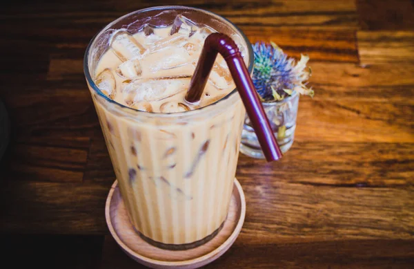 Altında Krema Olan Buzlu Latte Kahve Soğuk Yaz Içkisi Arka — Stok fotoğraf