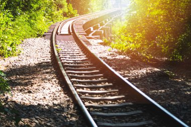 Tayland-Burma demiryolu. Ölüm demiryolu, askeri taşımacılık endüstrisi için ikinci dünya savaşında inşa edildi..