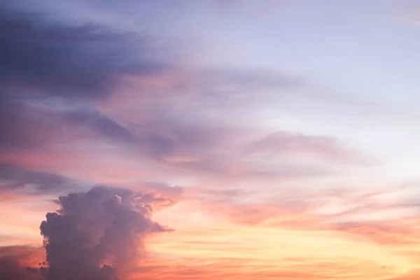Красивое Небо Заката Над Облаками Оранжевый Закат Прекрасное Небо Драматический — стоковое фото