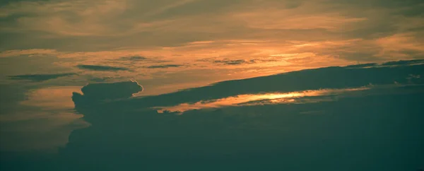 Schöner Himmel Über Wolken Bei Sonnenuntergang Orangefarbener Abendhimmel Schöner Himmel — Stockfoto