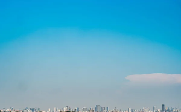 城市全景全景 有建筑物的地平线 城市蓝天的自然景观 — 图库照片