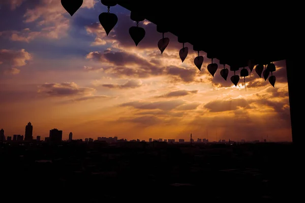 黄昏时分的曼谷城市风景 金山寺 — 图库照片