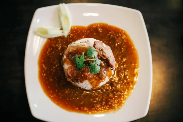 Prato Porco Churrasco Chinês Arroz Com Molho Topo — Fotografia de Stock