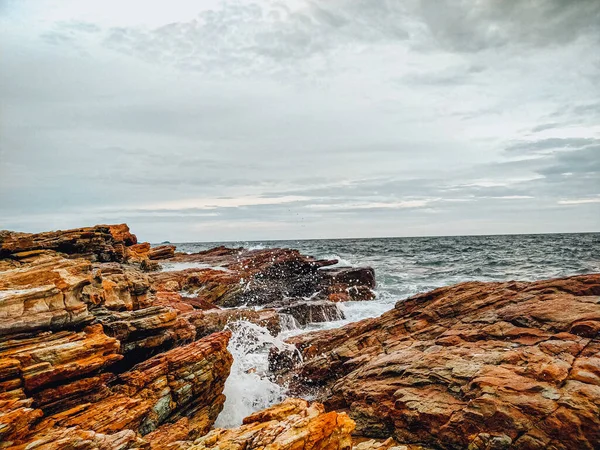 Rocky Coastline Ocean Waves Splashing Shore Nature Landscape Background — Stock Photo, Image