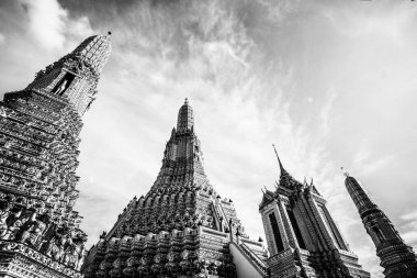 Wat Arun pagoda Bangkok, Tayland. Siyah beyaz şafak tapınağı
