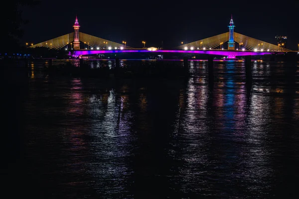 Ophanging Trekconstructie Brug Verlichting Kleurrijke Betoverende Effecten Chesadabodin Brug — Stockfoto