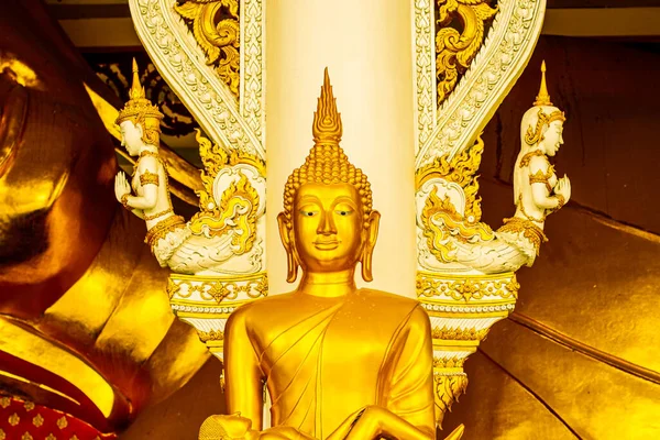 Close Golden Buddha Statue Religiuus Asian Temple Decoration Ancient Worship — Stok fotoğraf