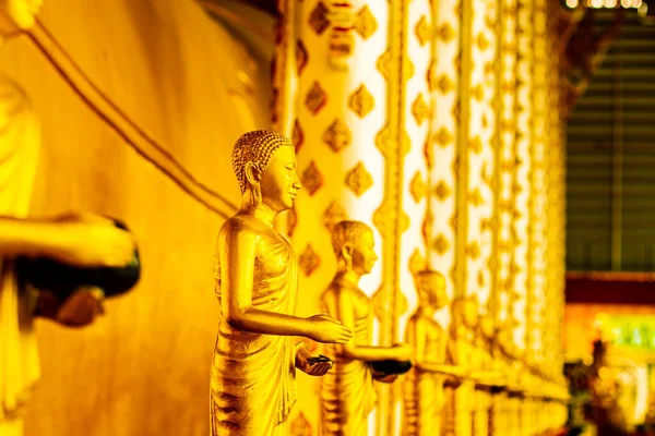Σειρά Του Αγάλματος Golden Buddha Ασιατικό Ναό Όμορφη Διακόσμηση — Φωτογραφία Αρχείου
