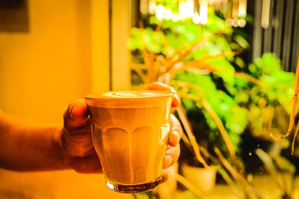 Een Kopje Koffie Latte Bovenaanzicht Met Blad Vorm Schuim — Stockfoto