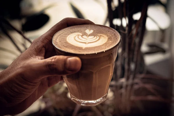 Uma Xícara Café Latte Vista Superior Com Espuma Forma Folha — Fotografia de Stock