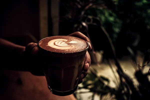 Een Kopje Koffie Latte Bovenaanzicht Met Blad Vorm Schuim — Stockfoto