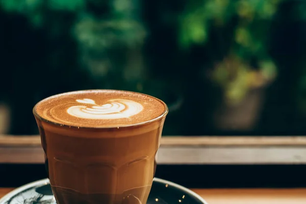 Filiżanka Kawy Latte Widok Pianką Kształt Liści — Zdjęcie stockowe