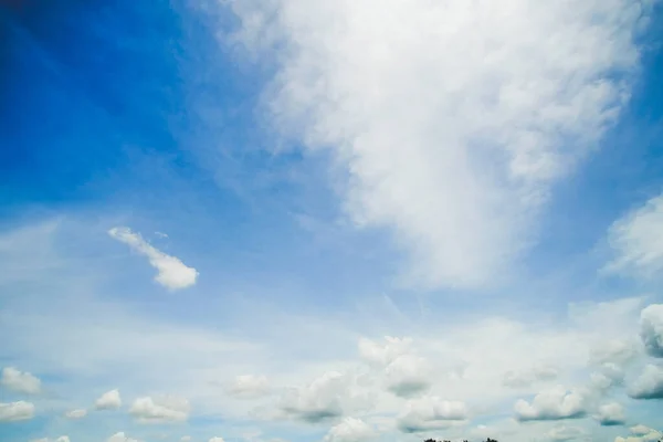 Nubes Blancas Sobre Cielo Azul Nublado Naturaleza Abstracta Fondo —  Fotos de Stock