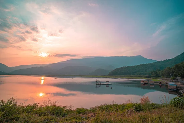 Panorama Scenic Mountain Lake Perfect Reflection Sunrise Beautiful Mountain Range Jogdíjmentes Stock Képek