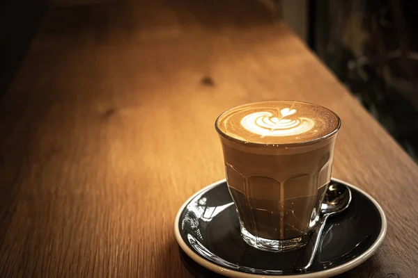 Een Kopje Koffie Latte Bovenaanzicht Met Blad Vorm Schuim — Stockfoto