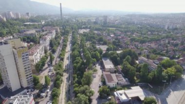 Modern şehir parkının insansız hava aracı görüntüsü