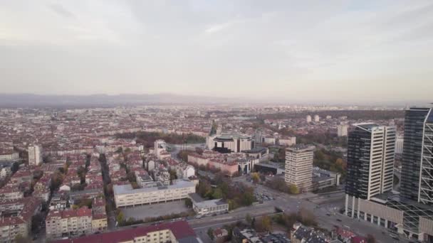 Ville De Soirée De Sofia Skyline Vue Aérienne D'en Haut, — Video