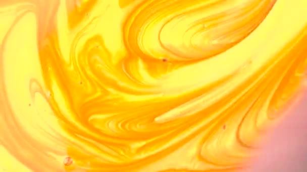 A drawing made using the shades of the color yellow in a flowery pattern golden ink — Stockvideo