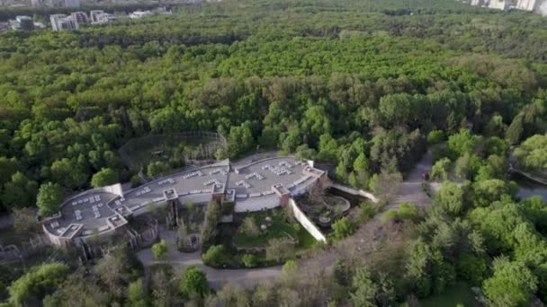 Aerial view of Hunting park and Sofia zoo, the oldest zoo in the Balkans — Stockvideo