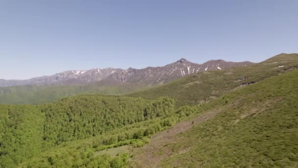 Вид Повітря Притулок Амбаритси Розташований Північному Схилі Троянських Балканських Гір — стокове відео