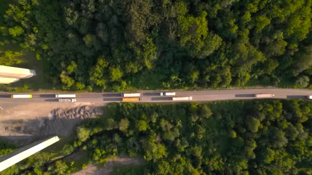 Top View Heavy Truck Traffic Mountains Summer Traffic Green Forest — Video