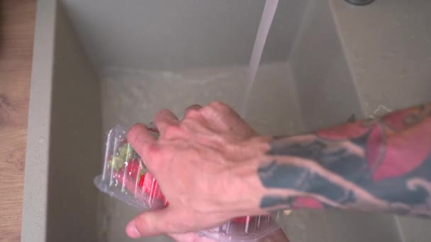 Man Washing Ripe Strawberries Kitchen Sink Tap Water String Organic — Stok video