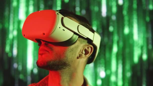Metaverse Virtual Reality Spel Man Met Glas Tap Nieuw Spel — Stockvideo