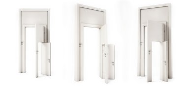 Beyaz arka planda, açık kapı farklı pozisyonda izole ahşap beyaz kapı