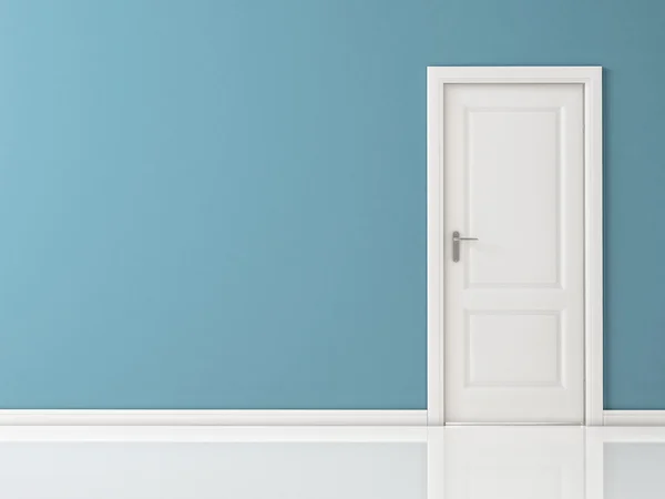 Puerta blanca cerrada en la pared azul, piso reflectante — Foto de Stock