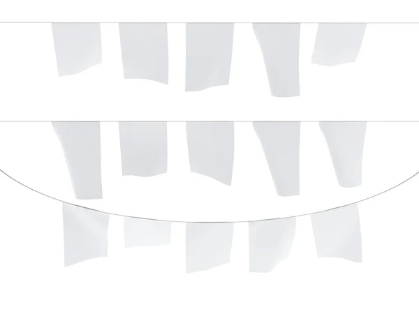 Leere weiße Parteifahnen hängen am Seil — Stockfoto