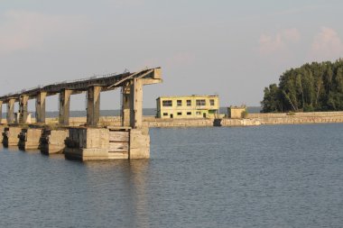 Terk edilmiş denizaltı üssü