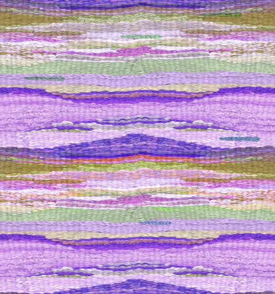 Вышивка в сиреневых и фиолетовых тонах — стоковое фото