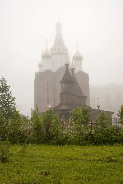 Iglesia en la niebla — Foto de Stock